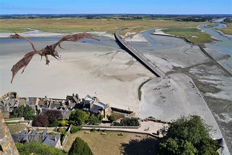  The Dragon of Mont Saint-Michel? A Tale of Greed, Courage, and Unexpected Outcomes!